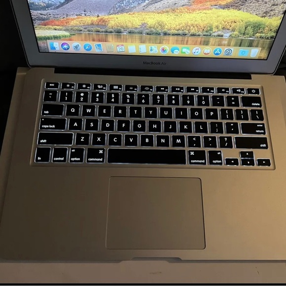 ‼️S🅾️LD‼️Barely Used, Like New MacBook Air - Picture 2 of 9